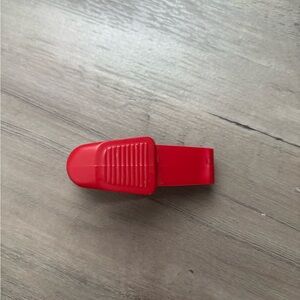 Tupperware strawberry fuller stem mini tweezers